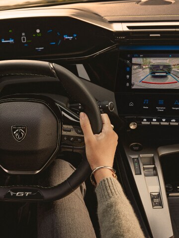 Nuova PEUGEOT 408 Hybrid i-Cockpit